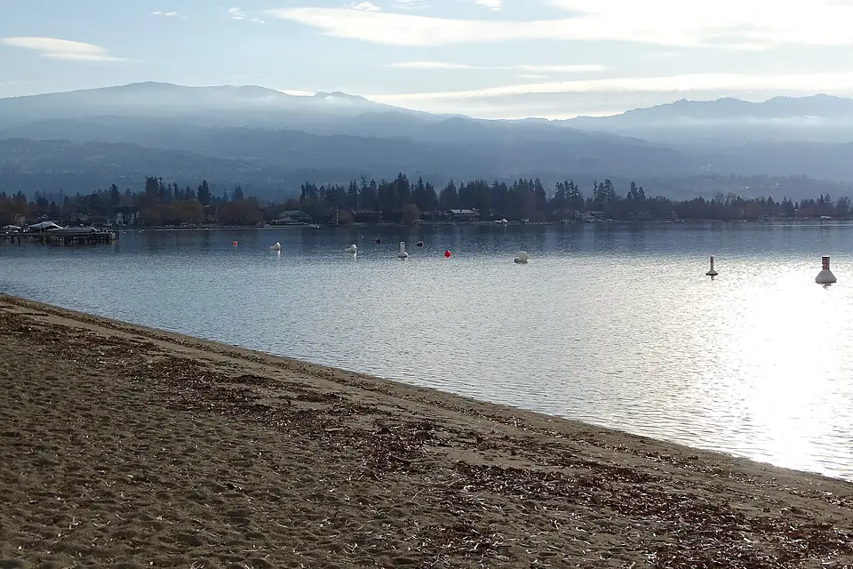 Along Okanagan Lakeshore - Kelowna - BC - Canada (49149348522)