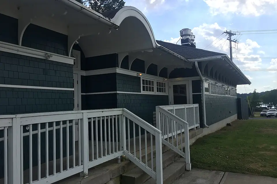 Lakeside Park (Owasco, New York) 18 52 16 811000