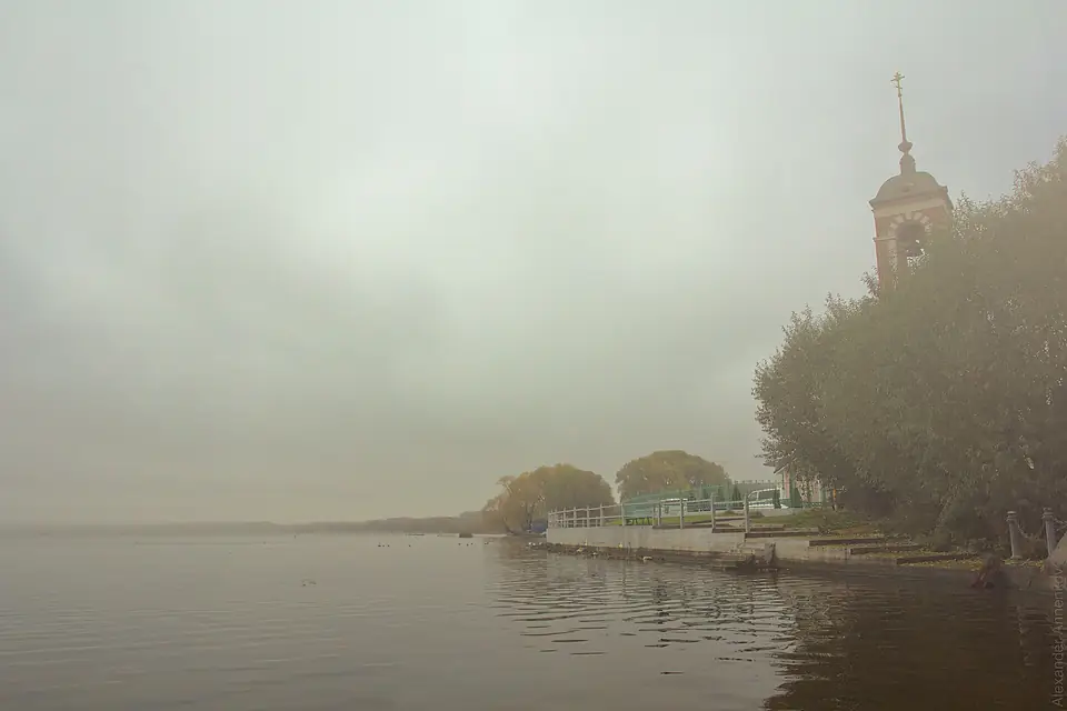 Fog on Plescheevo Lake (30773148965)