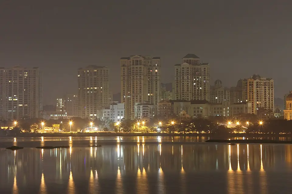 Hiranandani Gardens, Powai skyline