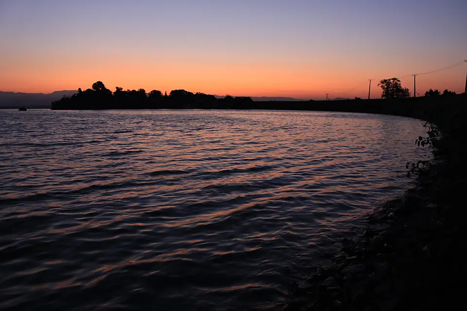 Dawn over Rawal Lake (3894499850)