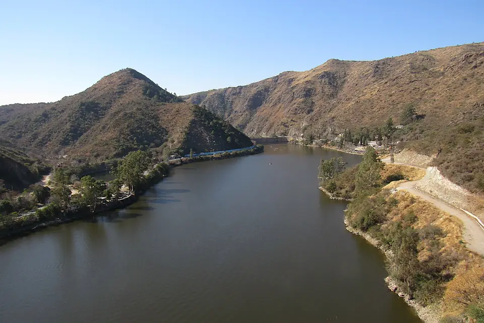 Cola del Lago San Roque desde Puente De La Sota