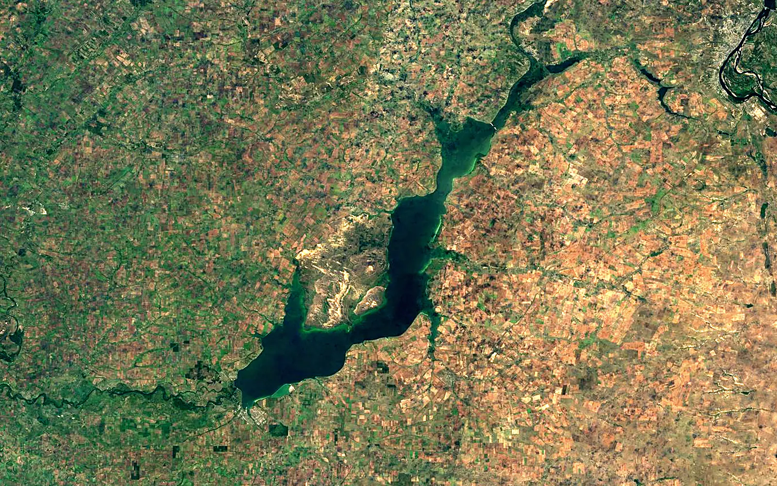 Tsimlyansk Reservoir seen from space (Sentinel-2)