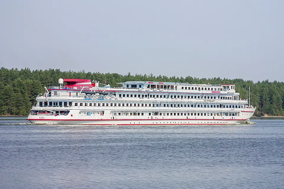 Uglich reservoir. Ship Rus. Company Vodohod . August 1, 2014