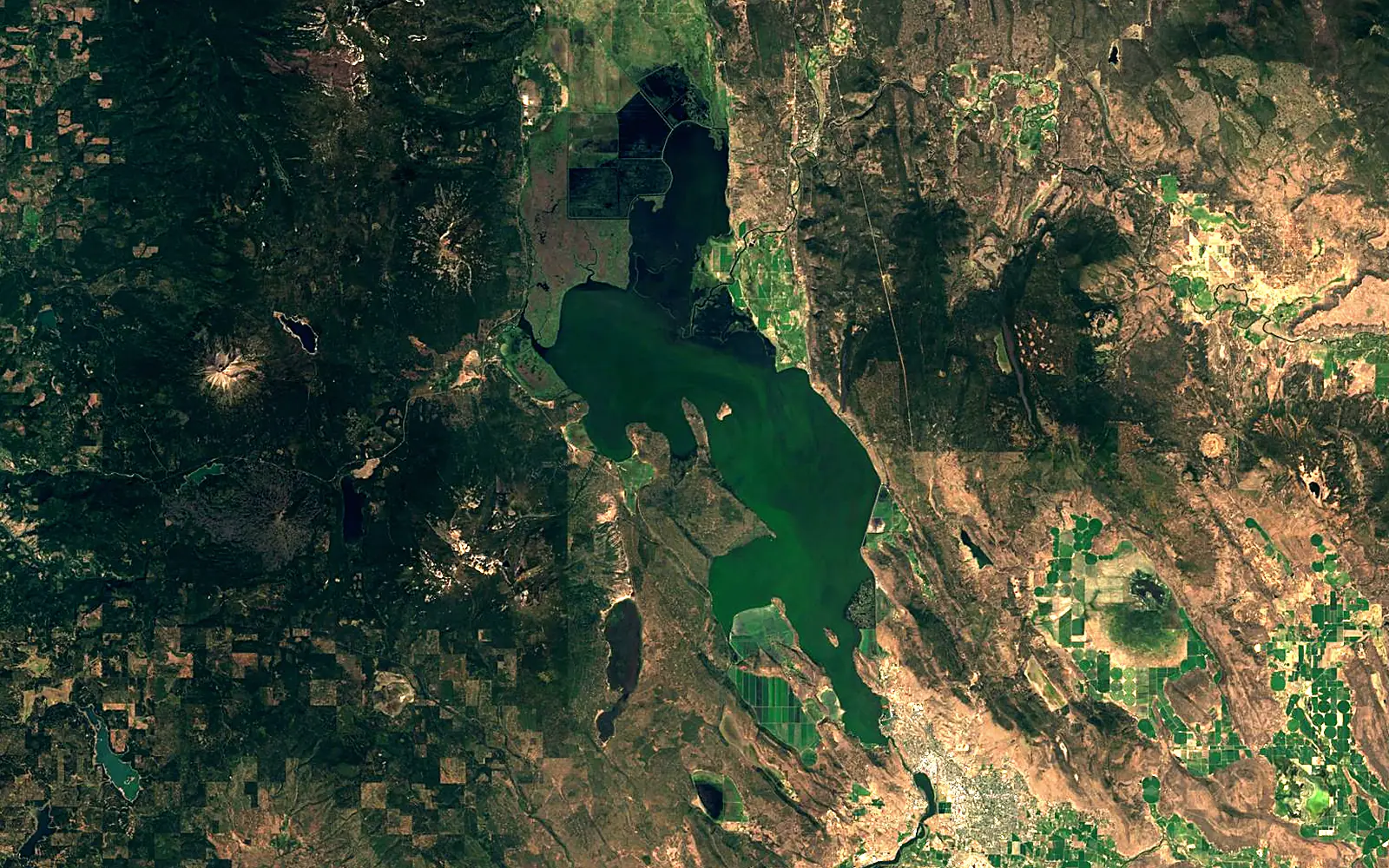 Upper Klamath Lake seen from space (Sentinel-2)