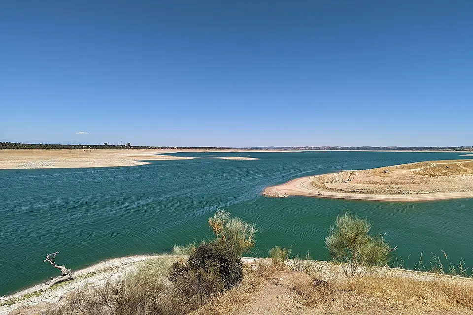 Embalse de Valdecañas 01