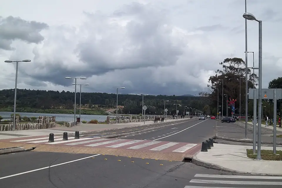 Avenida Costanera Pucará en Villarrica hacia el sur