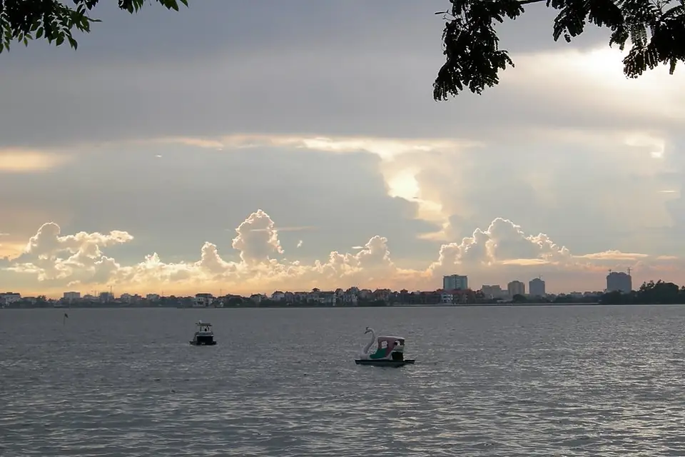 West Lake (Hanoi)