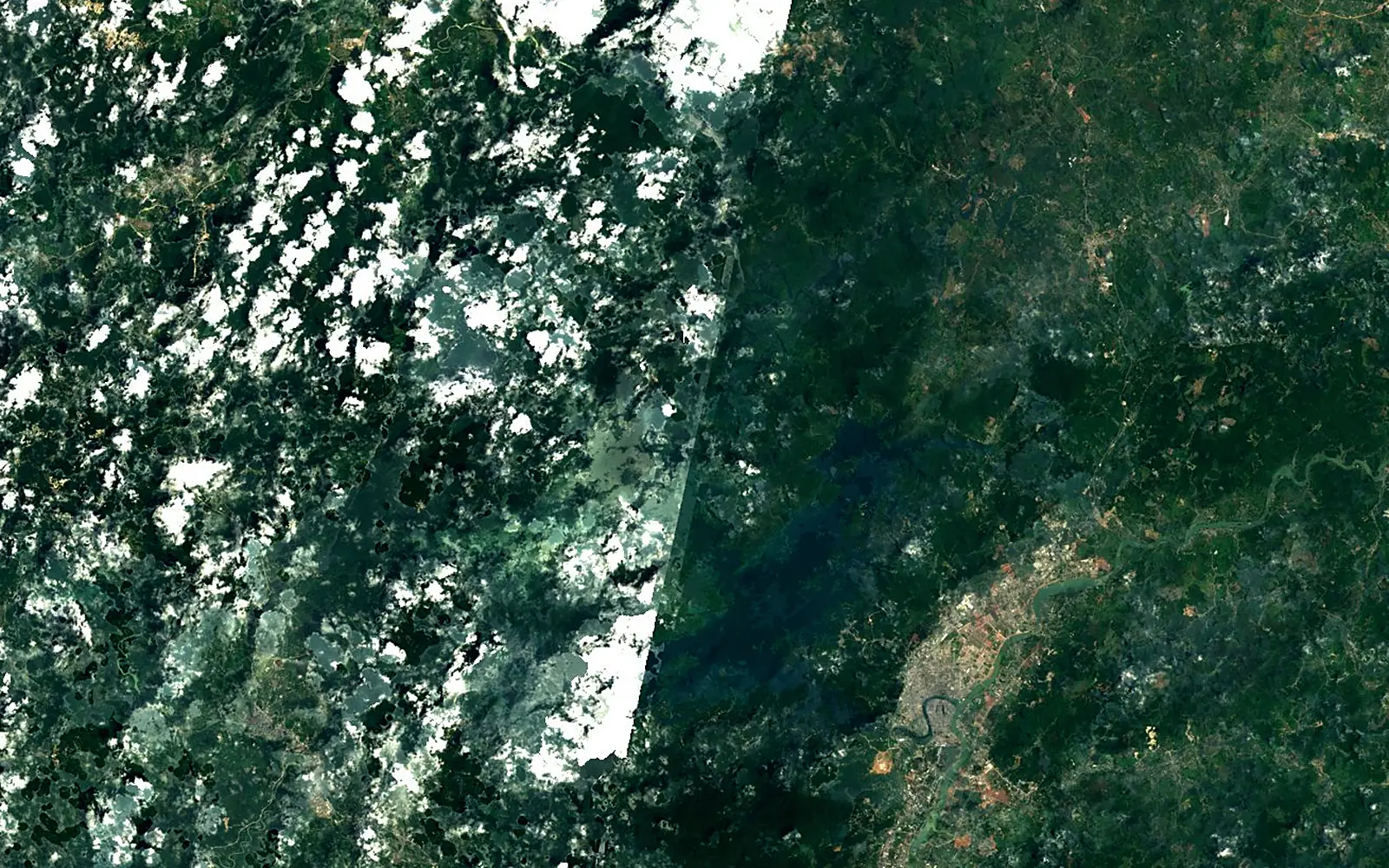 Xinfengjiang Reservoir seen from space (Sentinel-2)