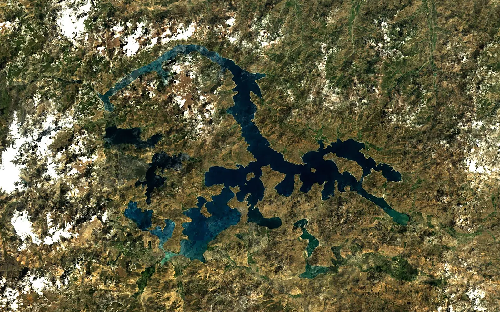 Yamdrok Lake seen from space (Sentinel-2)