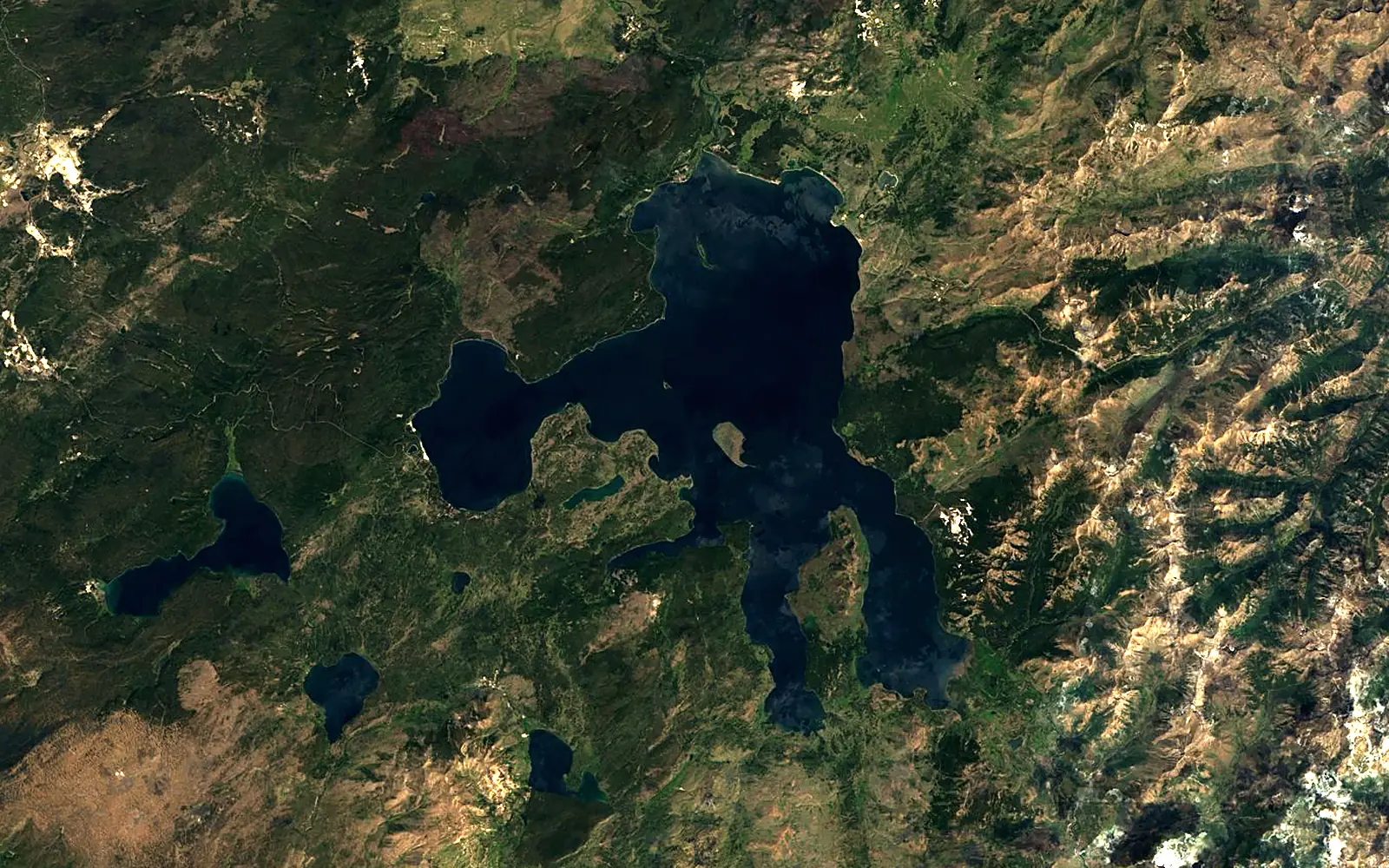Yellowstone Lake seen from space (Sentinel-2)