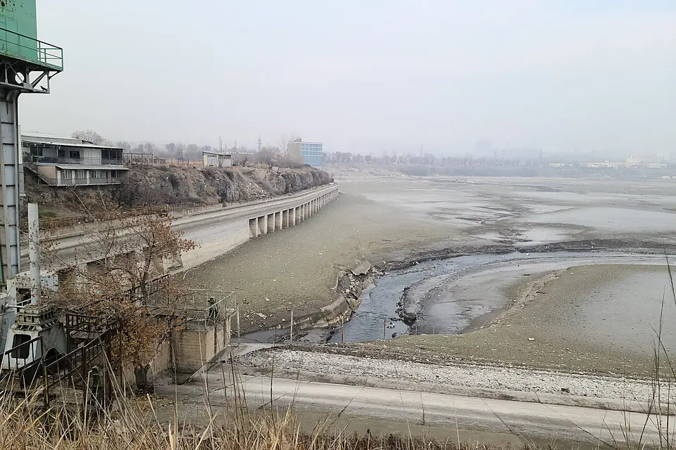 Drained Lake Yerevanyan and River Hrazdan 02